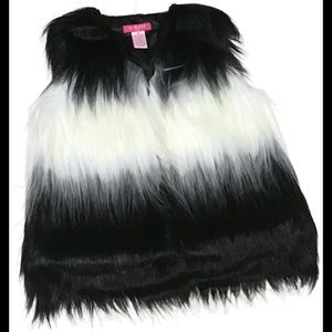 Girls Winter Vest. U-Knit